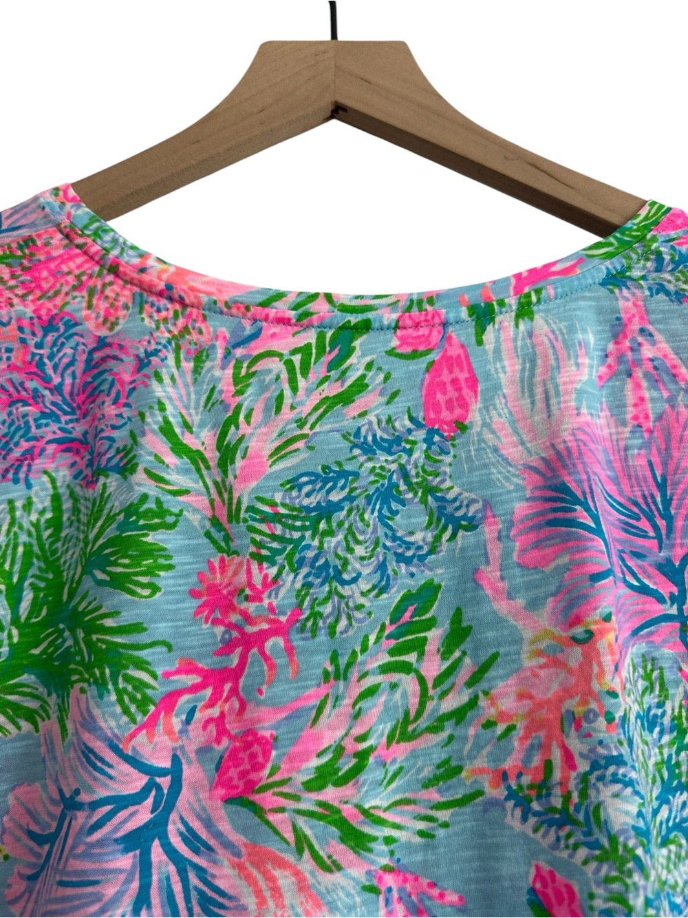 Lilly Pulitzer Shirt Large Etta V neck Celestial Blue Cay to my Heart Tropical - Picture 4 of 6